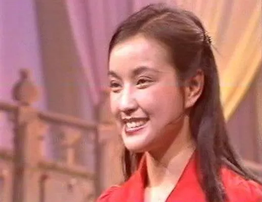 细数春晚30年之“最”：刘晓庆是春晚最早的春晚女主持人