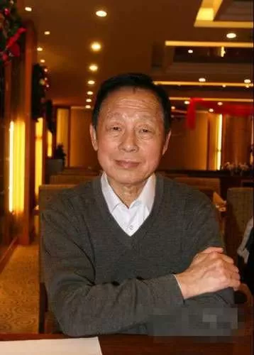 黄一鹤