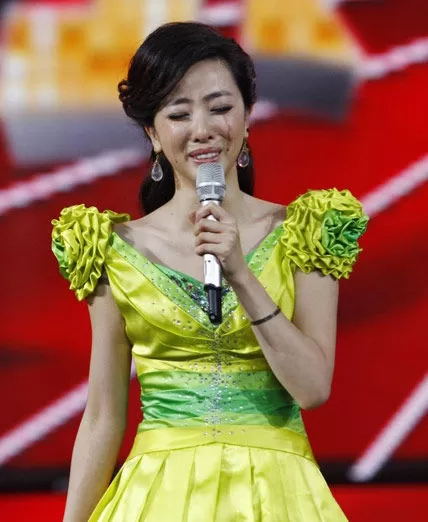 细数春晚30年之“最”：刘晓庆是春晚最早的春晚女主持人