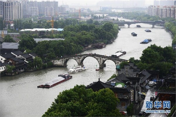 这是京杭大运河杭州终点标志——拱宸桥（6月21日摄）。 6月22日，中国大运河在第38届世界遗产大会上获准列入世界文化遗产名录。