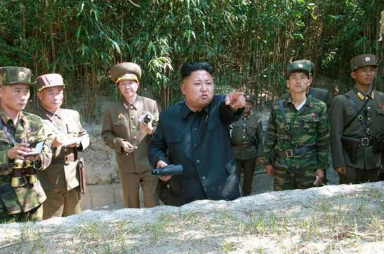 金正恩视察朝鲜军队前方哨所听取“敌情汇报”