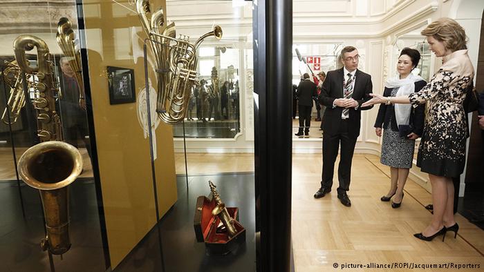 Brüssel Musikinstrumentenmuseum Königin Mathilde und Mrs Peng Liyuan 