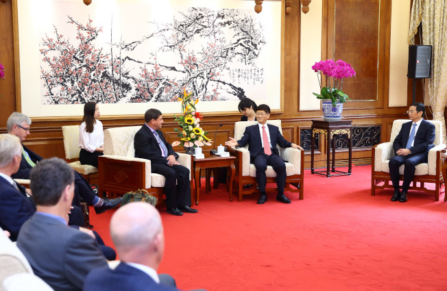 孟建柱会见首次中加高级别国家安全与法治对话加方代表团。（新华社）