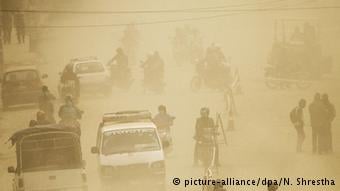 Nepal Luftverschmutzung in Kathmandu (picture-alliance/dpa/N. Shrestha)