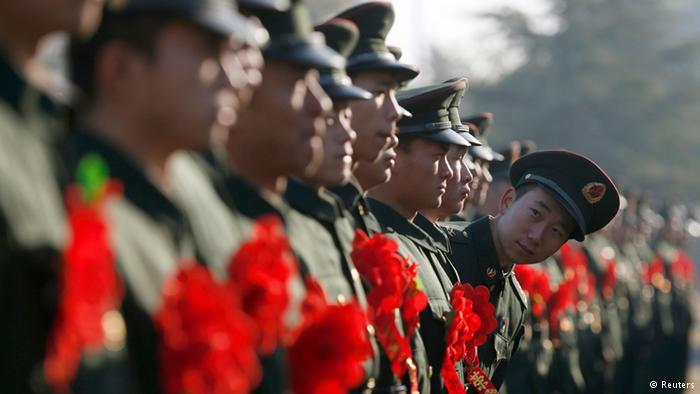 China Armee Hangzhou Soldaten 30.11.2013 (Reuters)