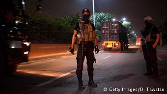 Philippinen Polizisten in Aktion (Getty Images/D. Tawatao)