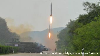 Nordkorea Raketentest undatierte Aufnahme (picture-alliance/dpa/Korea News Service)