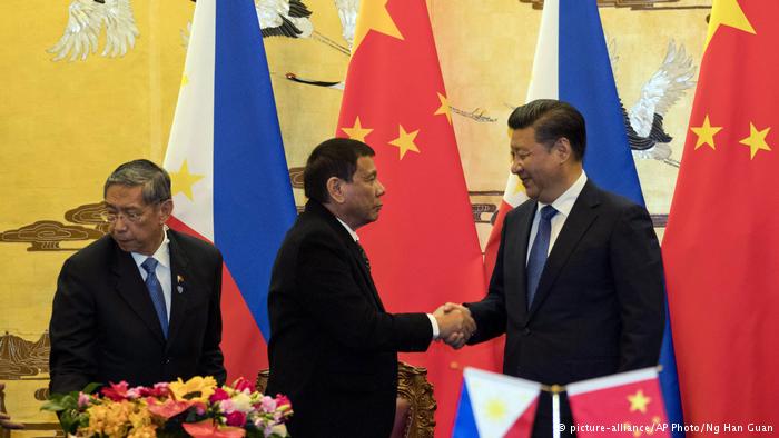 China Peking Staatsbesuch Duterte Philippinen (picture-alliance/AP Photo/Ng Han Guan)