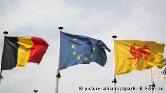 Belgien - Wallonien - Flagge (picture-alliance/dpa/R.-B. Fishman)