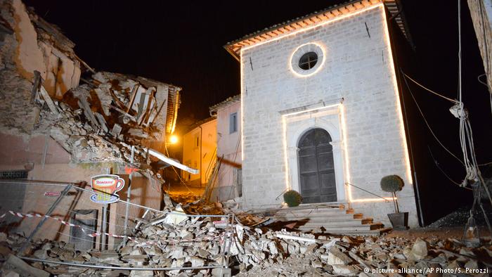 Italien Erdbeben (picture-alliance/AP Photo/S. Perozzi)