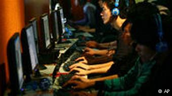 Symbolbild China Internet Internetcafe lan party zensur (AP)