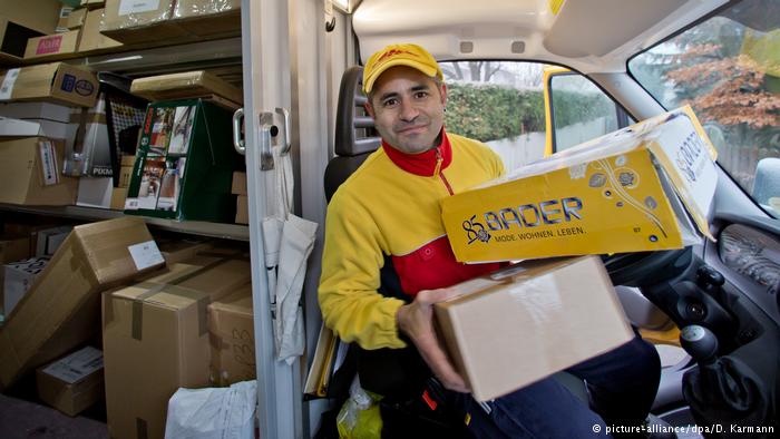 Deutschland Paketzusteller (picture-alliance/dpa/D. Karmann)