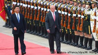 China Präsident Xi Jinping und peruanischer Präsident Pedro Pablo Kuczynski (picture-alliance/dpa/W. Hong)