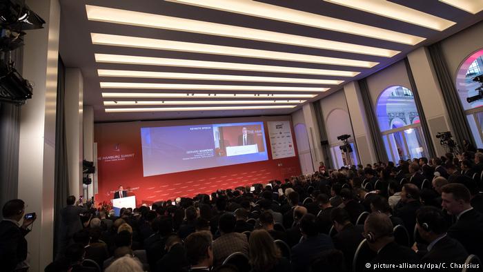 Deutschland Auftakt Hamburg Summit: China meets Europe (picture-alliance/dpa/C. Charisius)