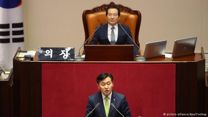 Südkoreas Parlament entscheidet über Amtsenthebung von Präsidentin Park (picture-alliance/dpa/Yonhap)