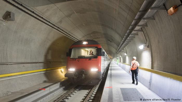 Schweiz Gotthard Basistunnel (picture alliance/dpa/U. Flueeler)