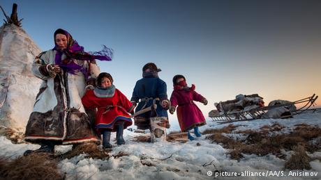 Bildergalerie | Reindeer farming in Siberia (picture-alliance/AA/S. Anisimov)