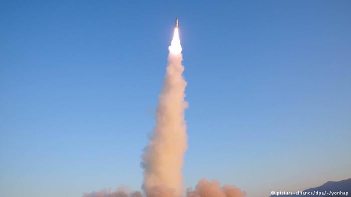 Raketentest Nordkorea (picture-alliance/dpa/-/yonhap)