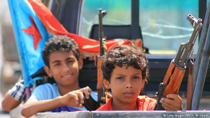 Symbolbild Kindersoldaten im Jemen (Getty Images/AFP/S. Al-Obeidi)