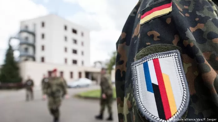 Bundesverteidigungsministerin von der Leyen in Illkirch (picture alliance/dpa/P. Seeger)