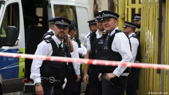 London Polizisten im Einsatz nach Anschlag (Reuters/N. Hall)