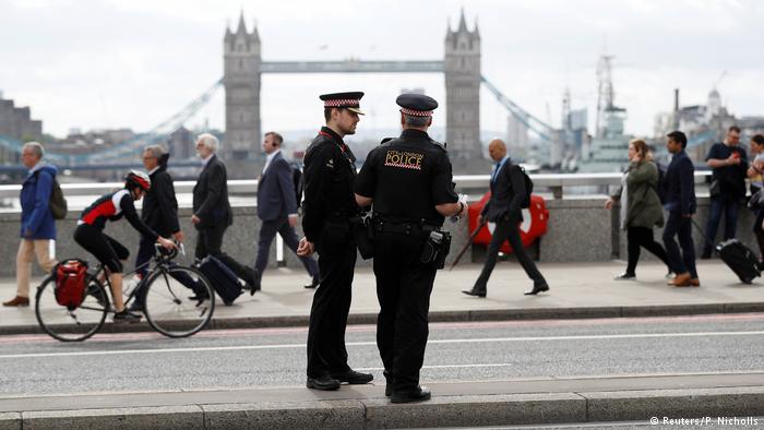 London - Polizei auf London Bridge (Reuters/P. Nicholls)