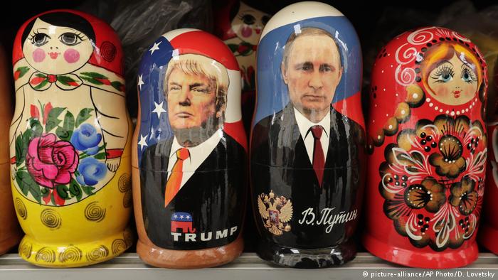 Symbolbild Russland-USA - Matruschkas von Trump und Putin (picture-alliance/AP Photo/D. Lovetsky)