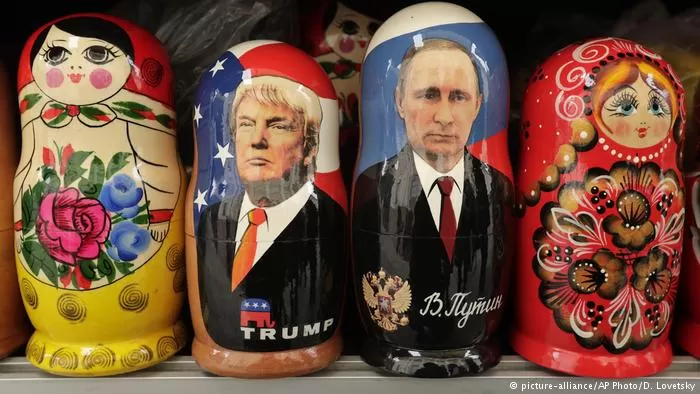 Symbolbild Russland-USA - Matruschkas von Trump und Putin (picture-alliance/AP Photo/D. Lovetsky)