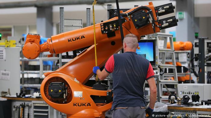 Deutschland Augsburg Kuka wird vom chinesischen Midea Konzern übernommen (picture-alliance/dpa/K.-J. Hildenbrand)