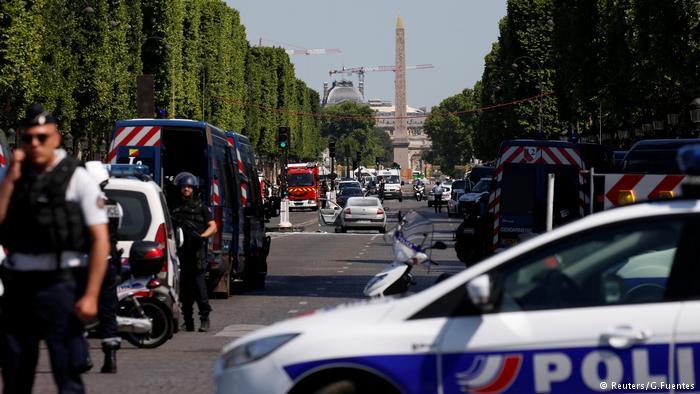 Frankreich Champs Elysees Polizei (Reuters/G.Fuentes)