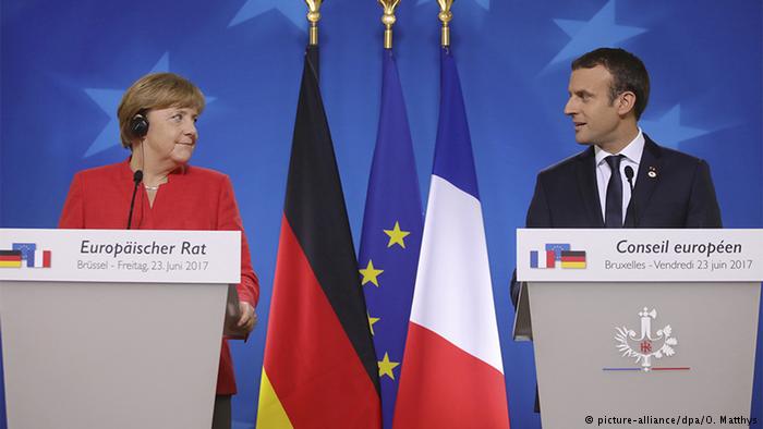 EU-Gipfel in Brüssel | Angela Merkel & Emmanuel Macron (picture-alliance/dpa/O. Matthys)