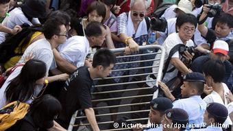 China Hong Kong Queen's Pier Protest (Picture-alliance/dpa/epa/P. Hilton)