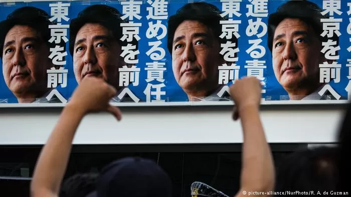 Japan Tokyo Wahlplakate (picture-alliance/NurPhoto/R. A. de Guzman)