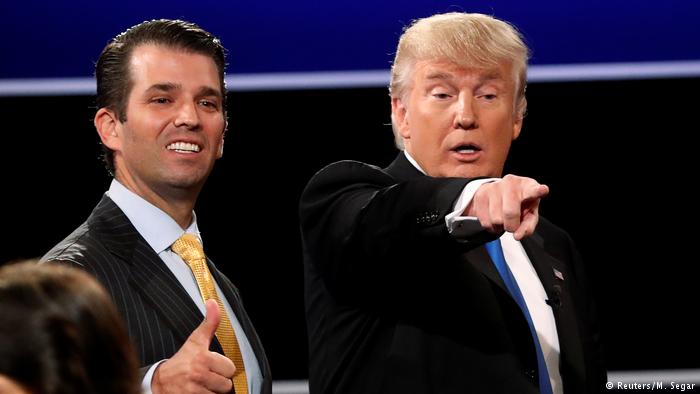 USA Präsident Trump und sein Sohn Donald Jr. (Reuters/M. Segar)