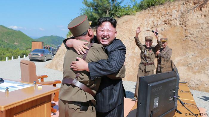 Nordkorea Kim Jong Un Freude über den erfolgreichen Raketenstart (Reuters/KCNA)