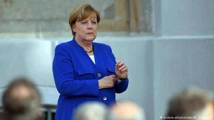 Deutschland Bundeskanzlerin Merkel empfängt das Diplomatische Corps (picture-alliance/dpa/M. Gambarini)