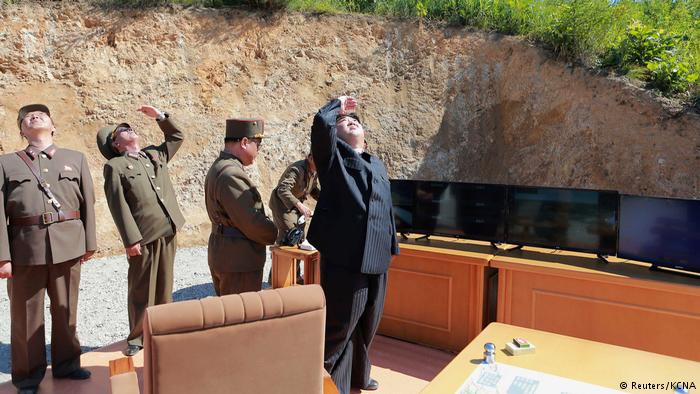 Nordkorea Kim Jong Un Freude über den erfolgreichen Raketenstart (Reuters/KCNA)
