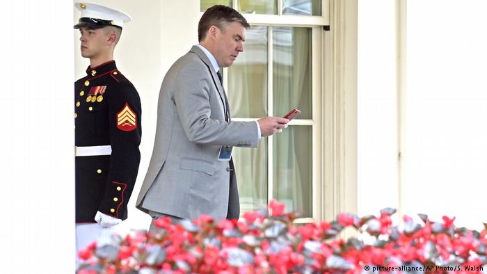 USA Michael Dubke, Kommunikationsdirektor Weißes Haus (picture-alliance/AP Photo/S. Walsh)