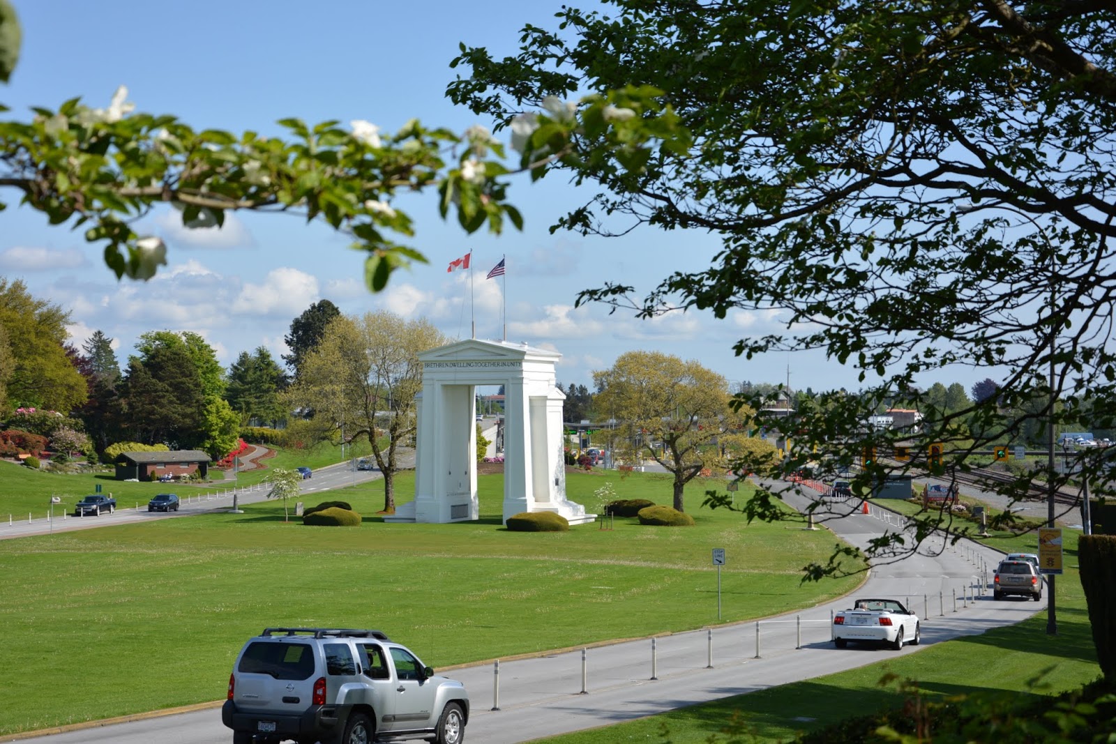 “和平拱门(Peace Arch”的图片搜索结果