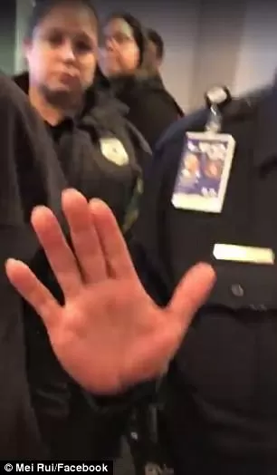 又有华裔在美国被赶下飞机！只因起飞前母亲给2岁儿子喂奶_图4-1