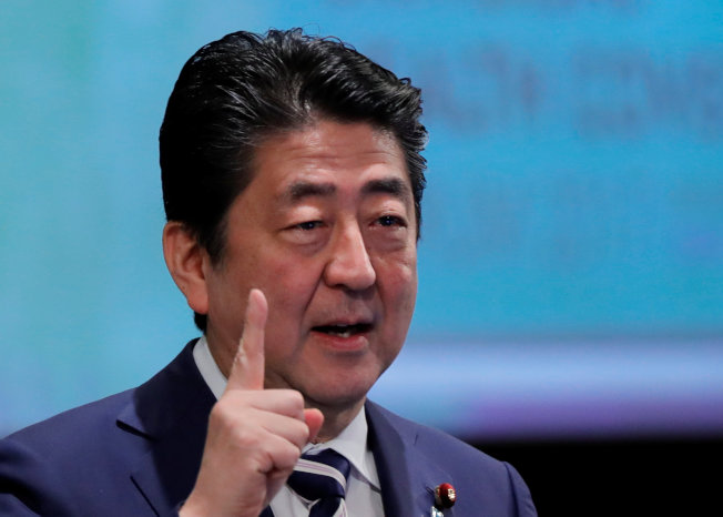 日韩慰安妇协议争议使日韩关系再度降温，日本媒体报导，日本首相安倍晋三已决定不出席2月9日韩国举办的平昌冬季奥运开幕式。（路透）