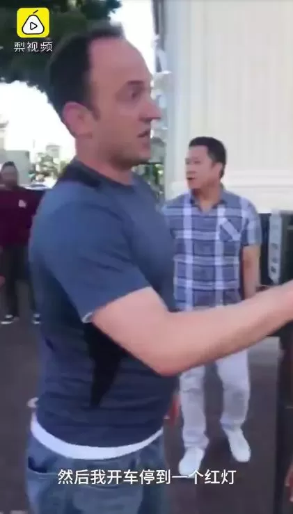帅哥暴揍2名白人大汉 万人点赞 只因他说出了华人心底的这句话......