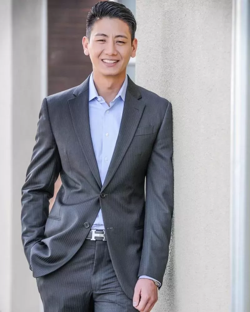帅哥暴揍2名白人大汉 万人点赞 只因他说出了华人心底的这句话......