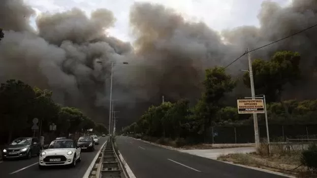 74人被活活烧死！希腊度假胜地发生惨烈火灾，现场宛若庞贝...