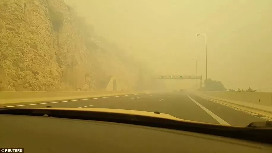 74人被活活烧死！希腊度假胜地发生惨烈火灾，现场宛若庞贝...