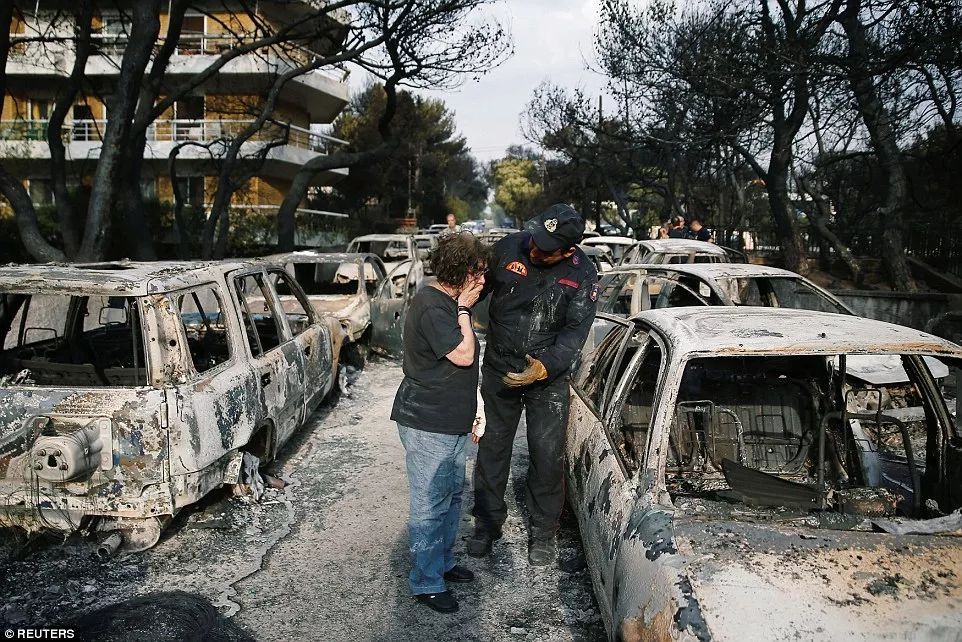 74人被活活烧死！希腊度假胜地发生惨烈火灾，现场宛若庞贝...
