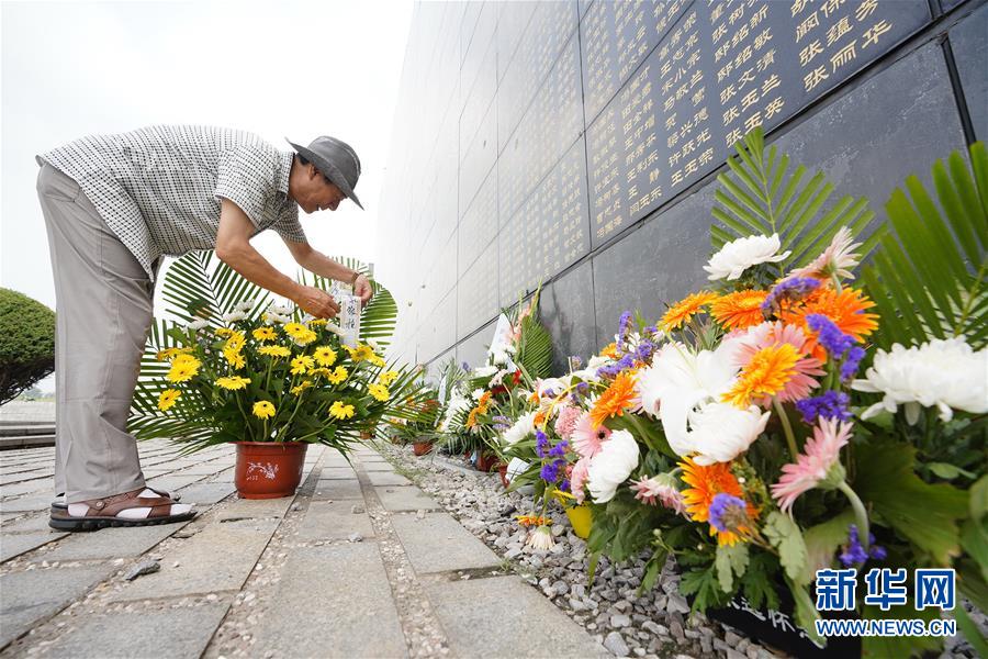 唐山大地震42周年纪念日：祭奠遇难的亲人