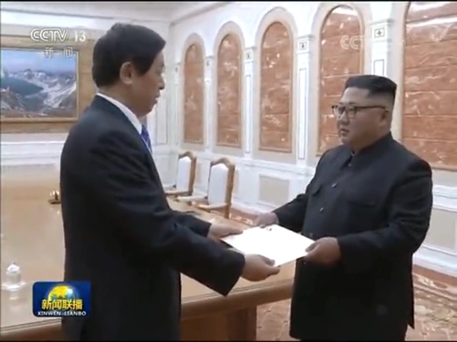 栗战书会见金正恩 转交习近平亲署函