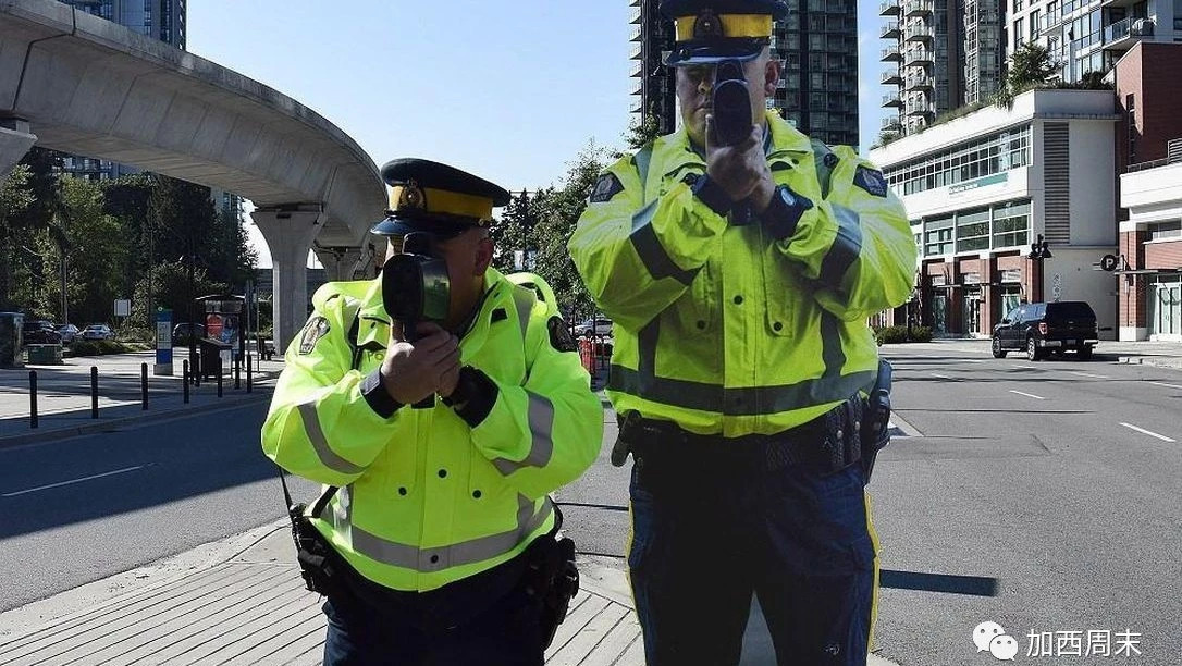 注意！大温警察倾巢出动 全城埋伏抓超速！这路口1小时开出15张罚单！