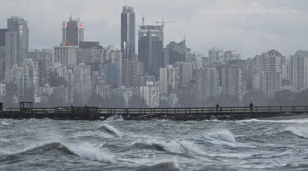 警报！几小时后 暴风雨将袭卷大温！60km/h强风 100mm豪雨 今晚早点回家